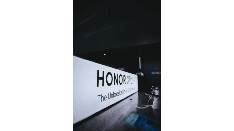 HONOR Turns Durability into a Live Spectacle With the R9 999 HONOR X9d 5G Unbreakable Challenge
