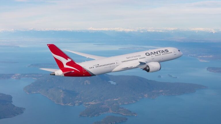 Shocks Qantas Passengers on Tokyo Flight